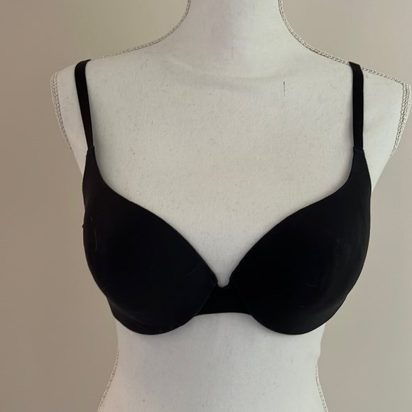 Luleh smooth Black Bra (lightly padded) - Picture 1 of 3